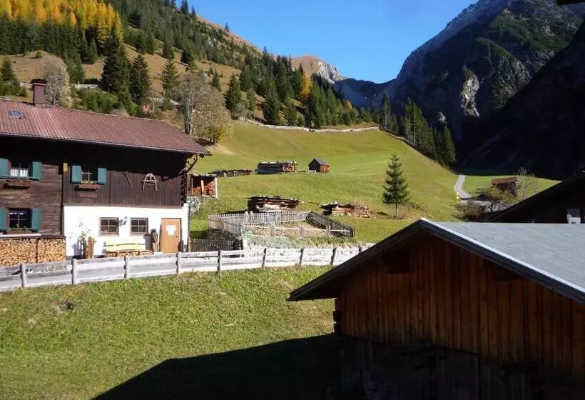 Retkeilymaja Gasthaus Alpenrose