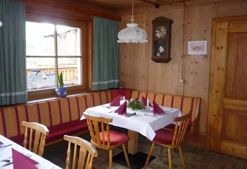 Retkeilymaja Gasthaus Alpenrose