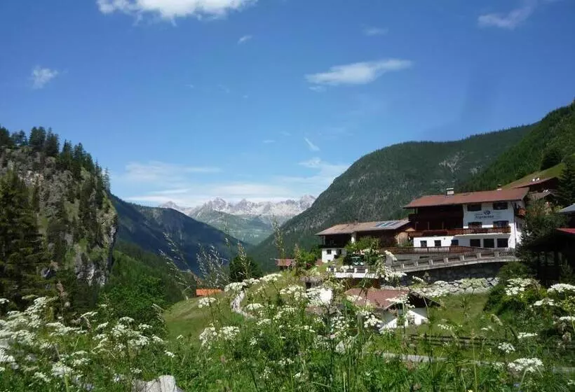 Retkeilymaja Gasthaus Alpenrose