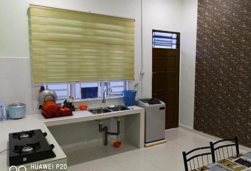 הוסטל Zuriana Ashraf Homestay Kota Bharu