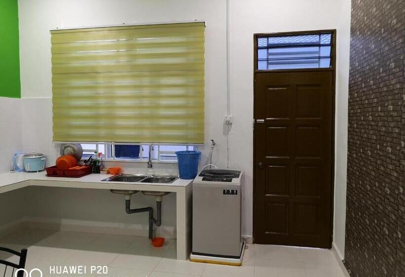 הוסטל Zuriana Ashraf Homestay Kota Bharu