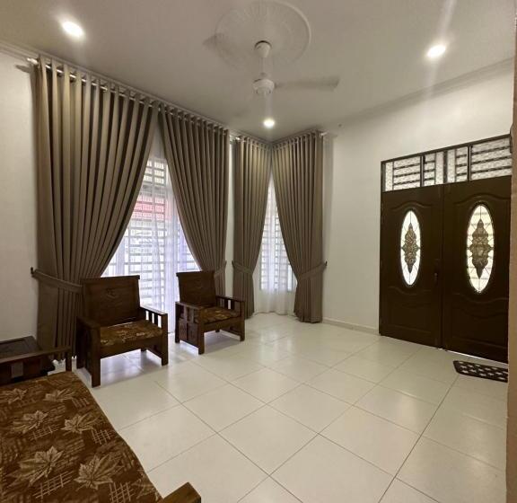 הוסטל Zuriana Ashraf Homestay Kota Bharu