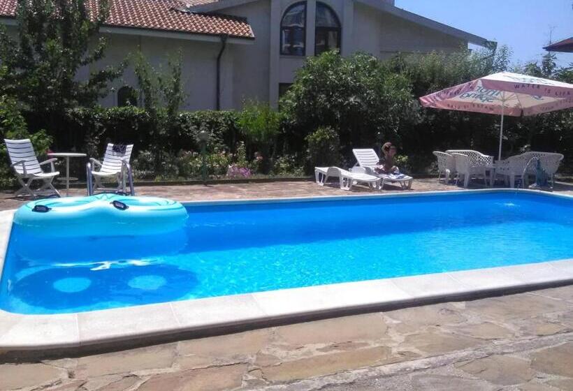 Family Hotel California Varna