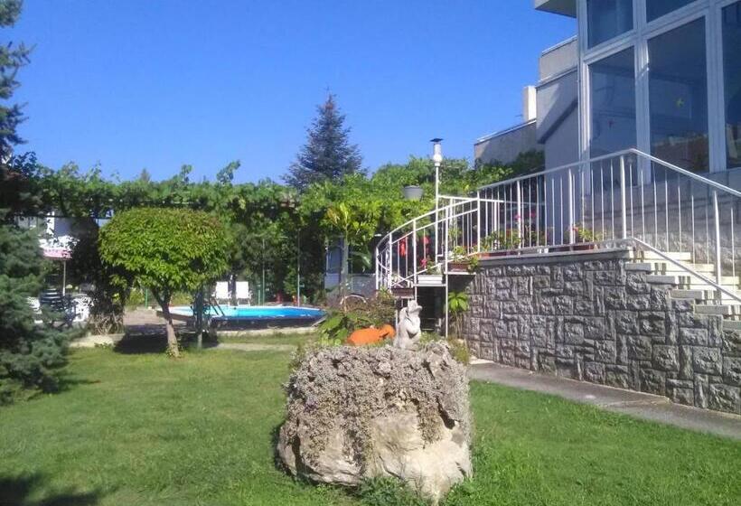 Family Hotel California Varna