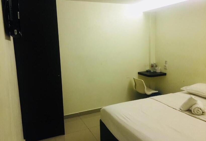 Отель Desa House