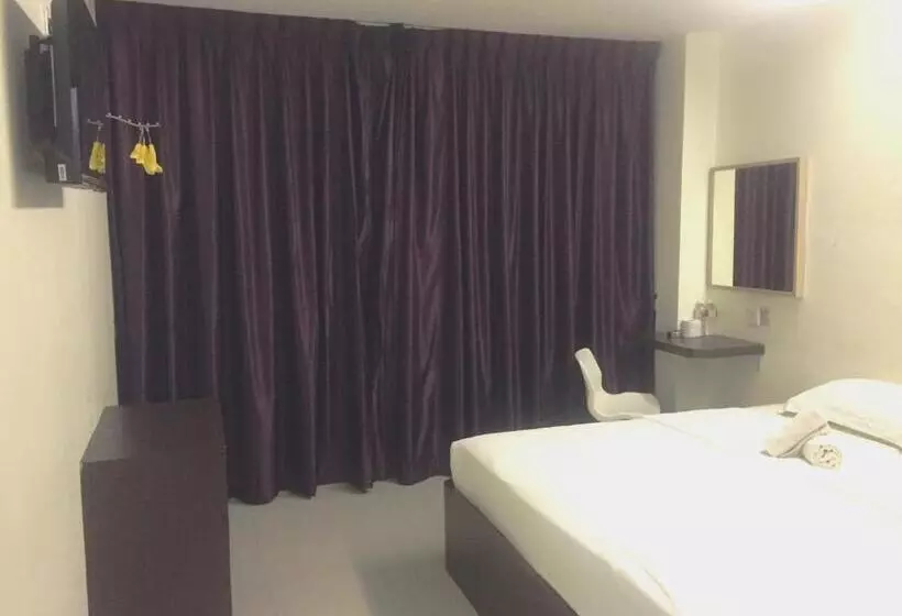 ホテル Desa House