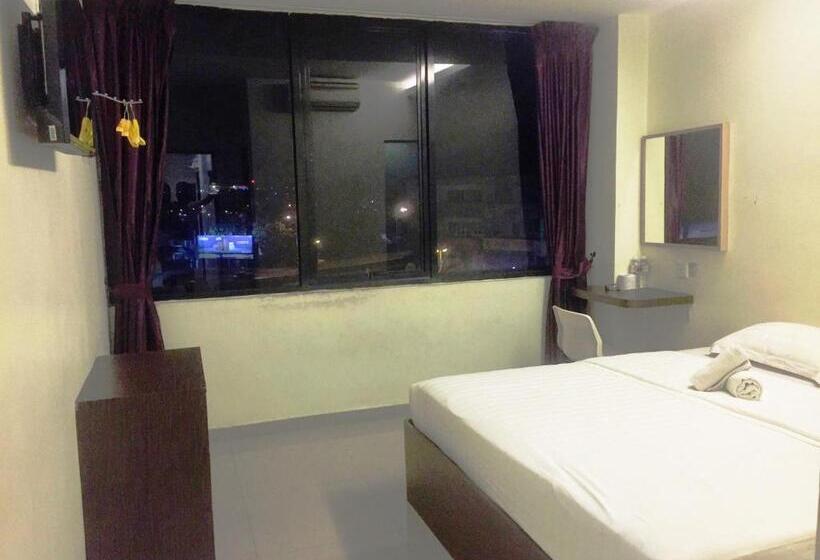 Отель Desa House