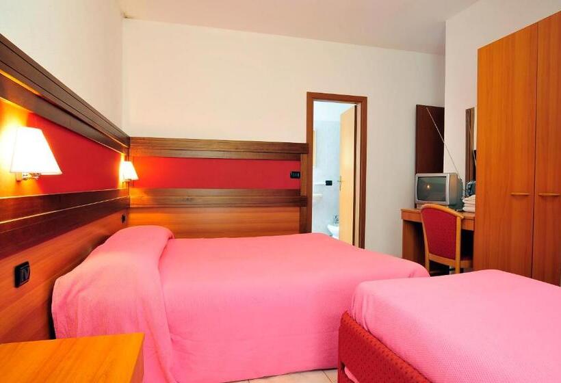 ホテル Ristorante Sasso Remenno