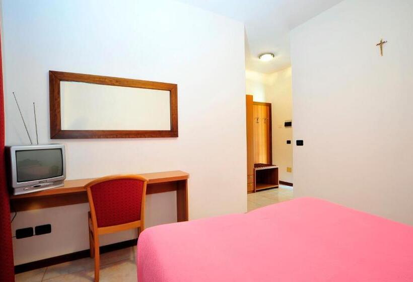 ホテル Ristorante Sasso Remenno