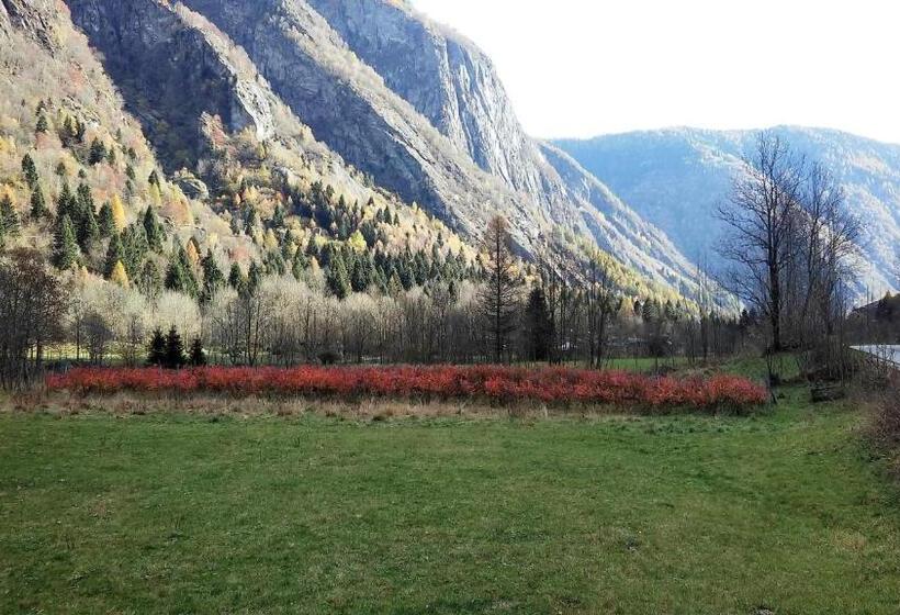 ホテル Ristorante Sasso Remenno