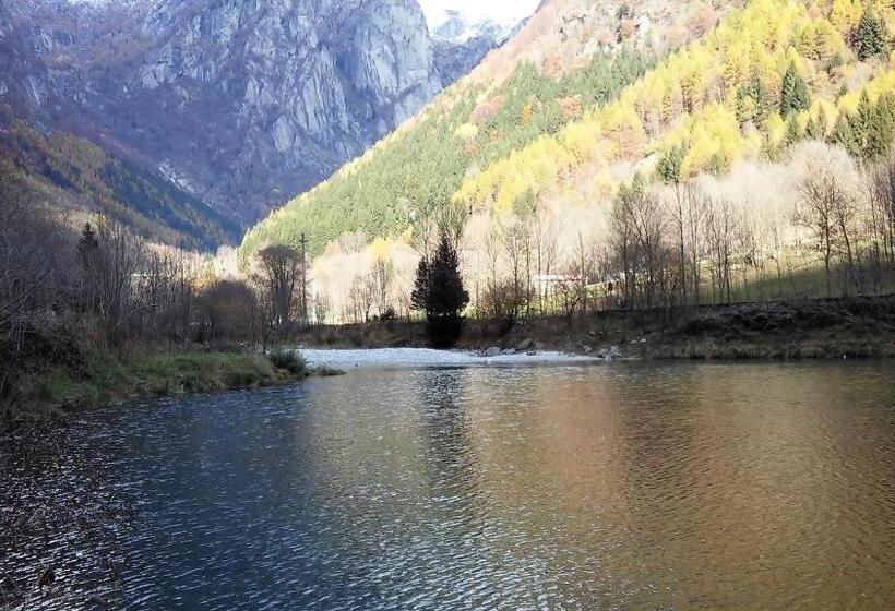 ホテル Ristorante Sasso Remenno