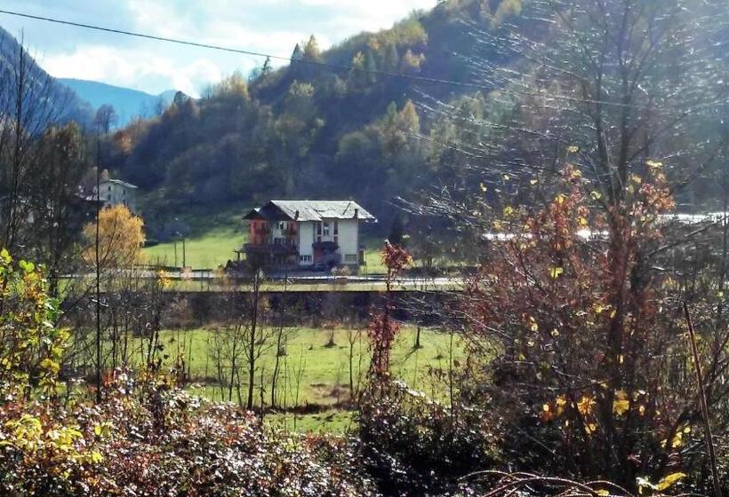 ホテル Ristorante Sasso Remenno