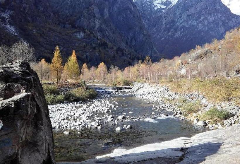 ホテル Ristorante Sasso Remenno