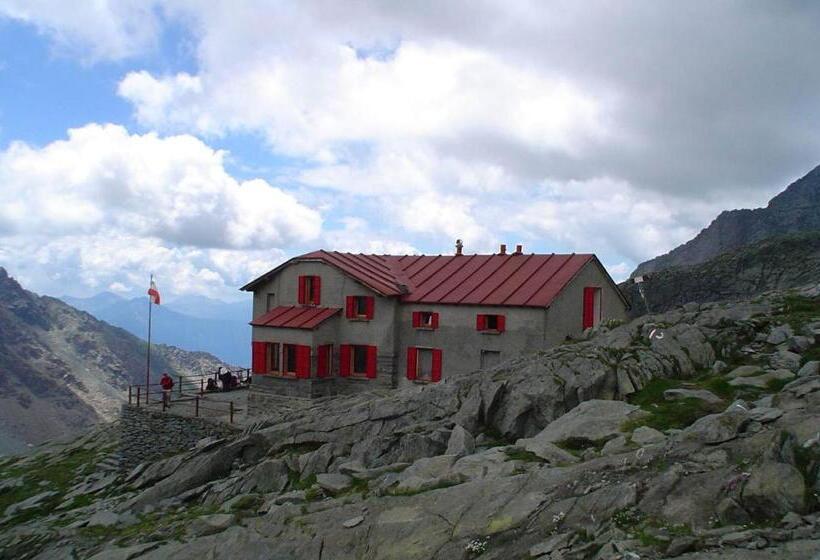 ホテル Ristorante Sasso Remenno