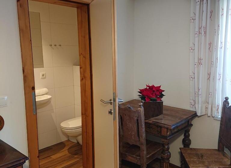 펜션 Alpenhostel Das Besenhaus