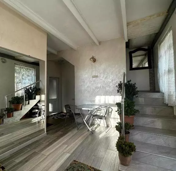 پانسیون Guest House Maia