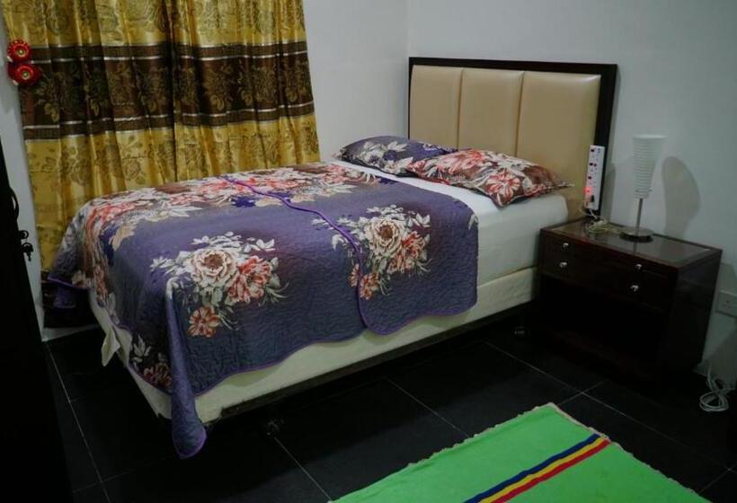 Pensió Mri Residence Homestay In Sg Buloh With Swimming Pool No Pork&alcohol Allowed