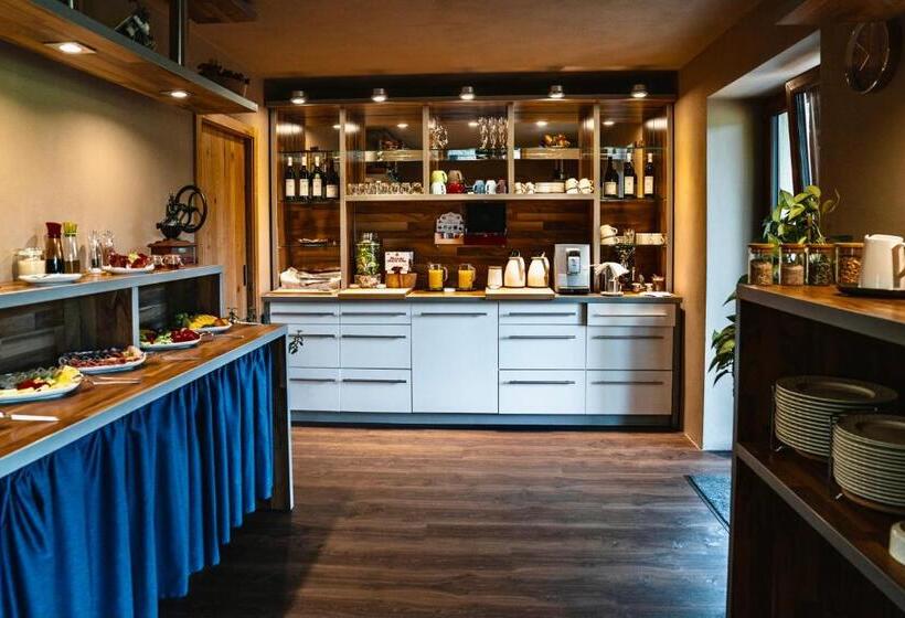 بنسيون Penzion Frymburk