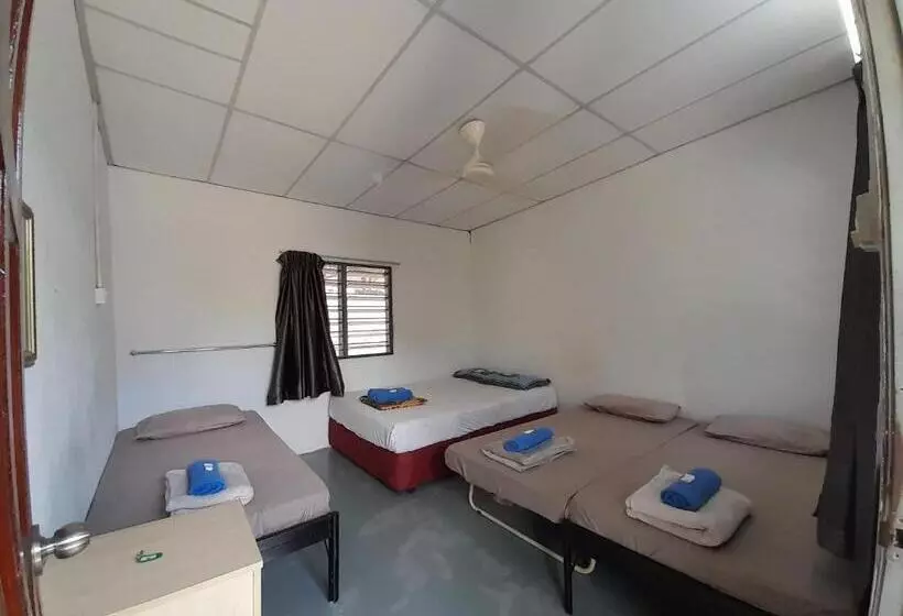 Majatalo Tony’s Guesthouse At Teluk Bahang