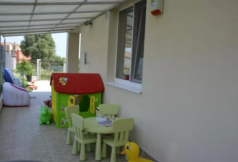 پانسیون Vila Pacific