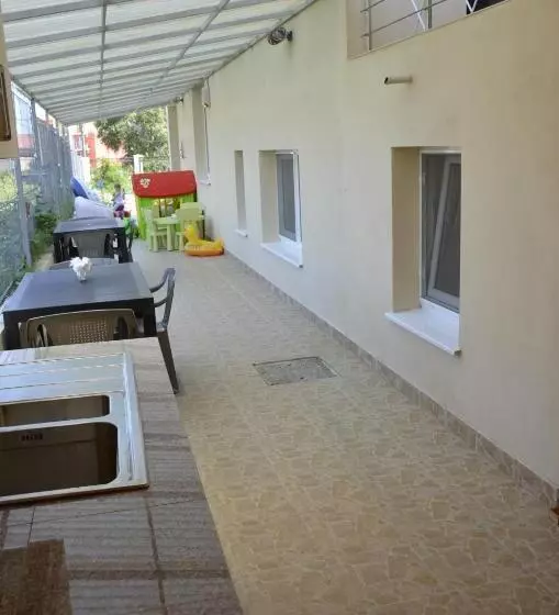پانسیون Vila Pacific