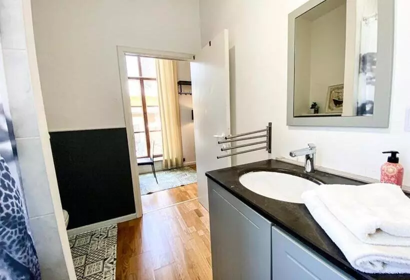 Skindles Guesthouse