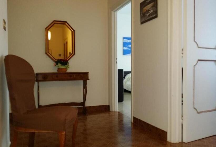 تختخواب و صبحانه Il Ciclamino