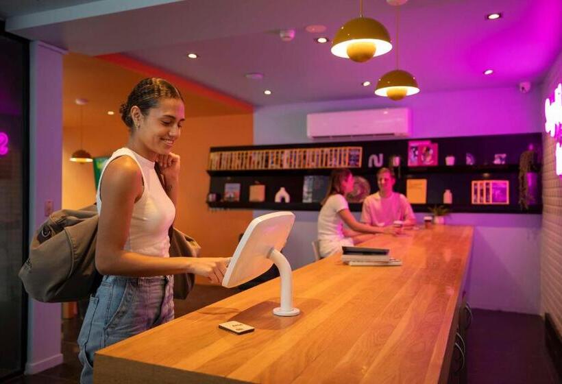 Отель Lylo Brisbane