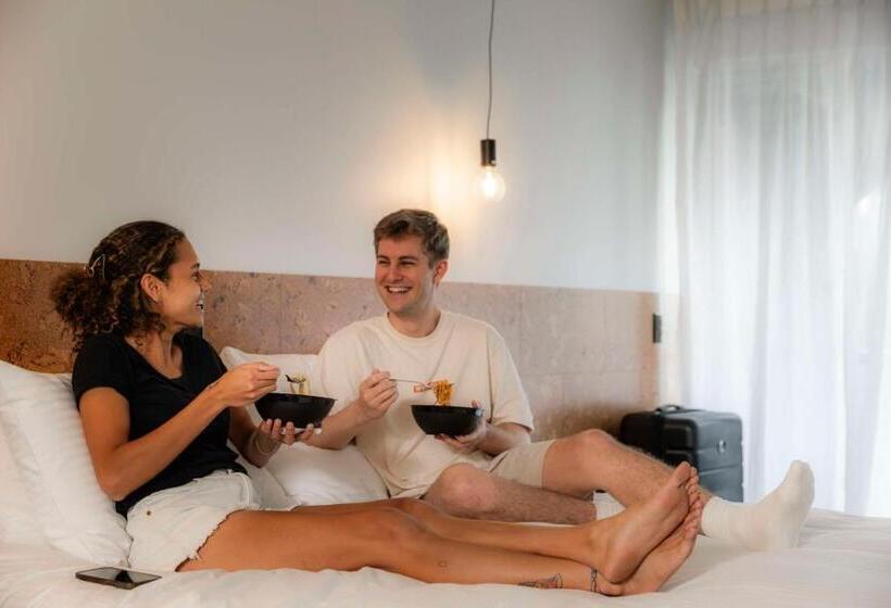 Отель Lylo Brisbane