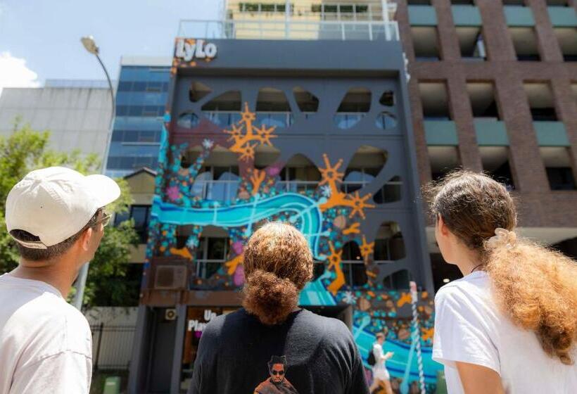 Отель Lylo Brisbane