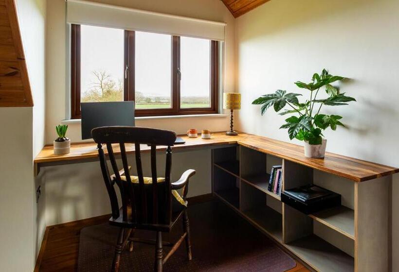 Курорт Middlewick Holiday Cottages