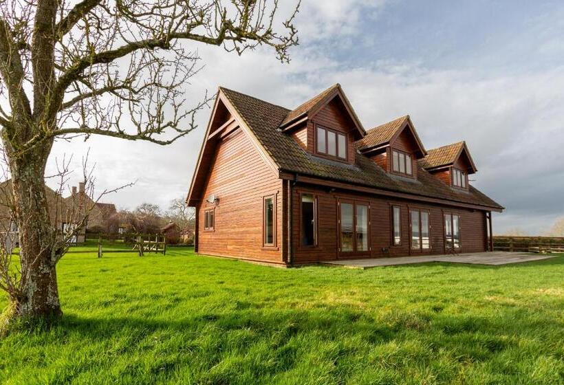 Курорт Middlewick Holiday Cottages