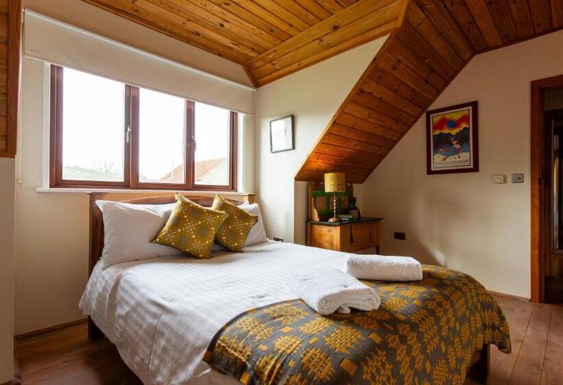 Курорт Middlewick Holiday Cottages