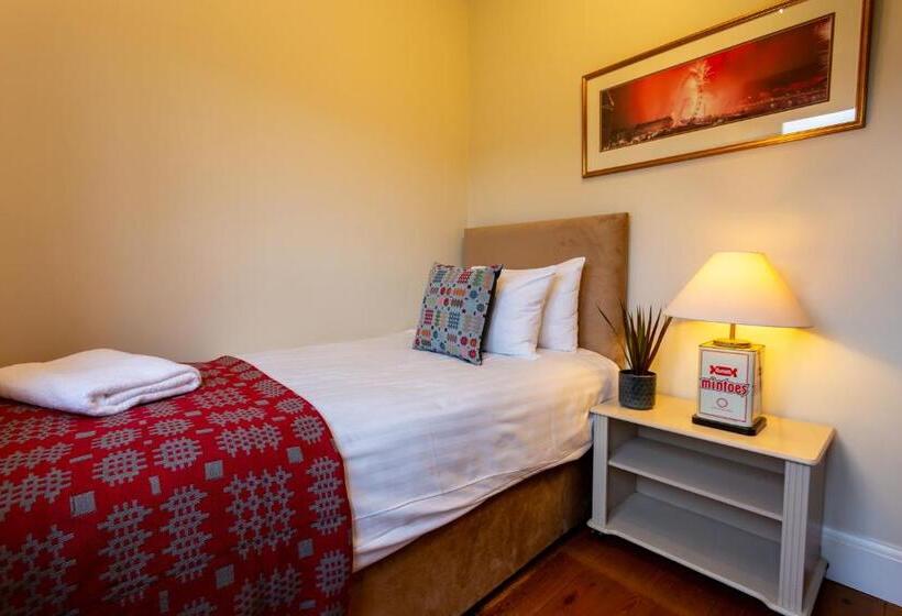 Курорт Middlewick Holiday Cottages