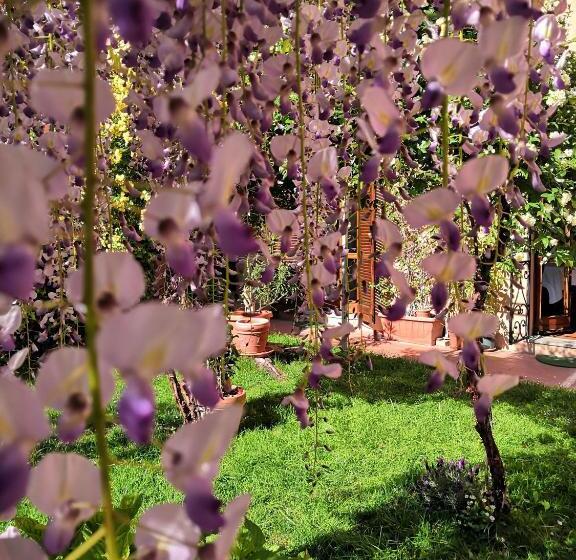 تختخواب و صبحانه Al Giardino Di Alice