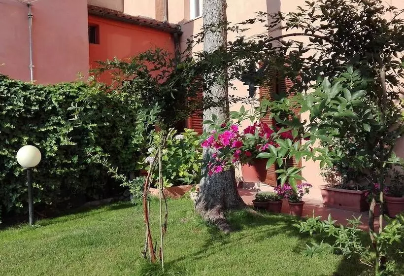 تختخواب و صبحانه Al Giardino Di Alice