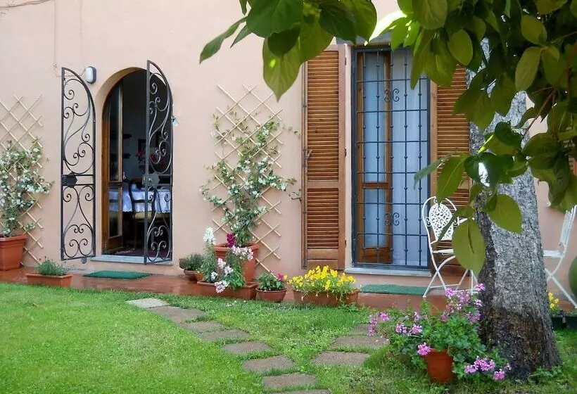 تختخواب و صبحانه Al Giardino Di Alice