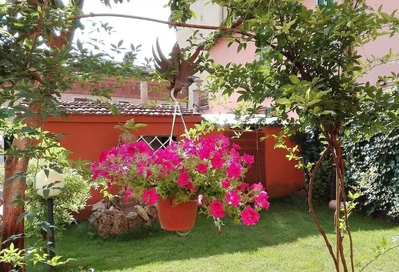 تختخواب و صبحانه Al Giardino Di Alice