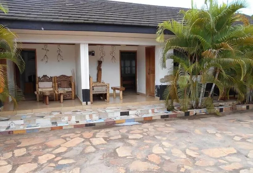هتل Chel And Vade Cottages
