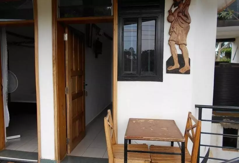 هتل Chel And Vade Cottages