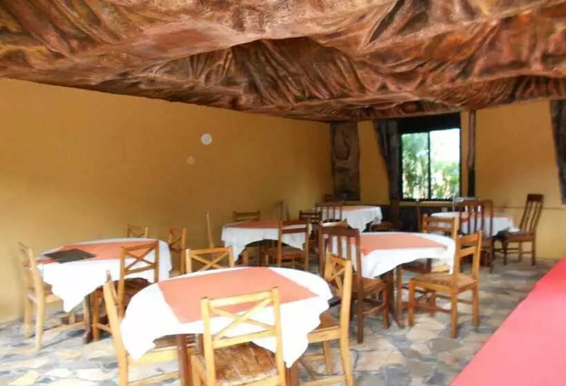 هتل Chel And Vade Cottages
