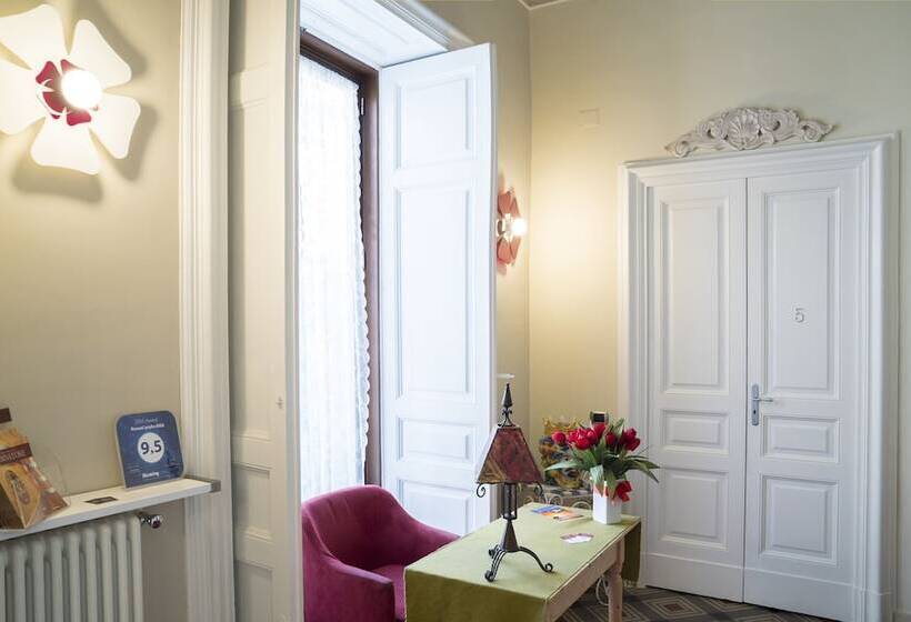 هتل Rossocorallo B&b