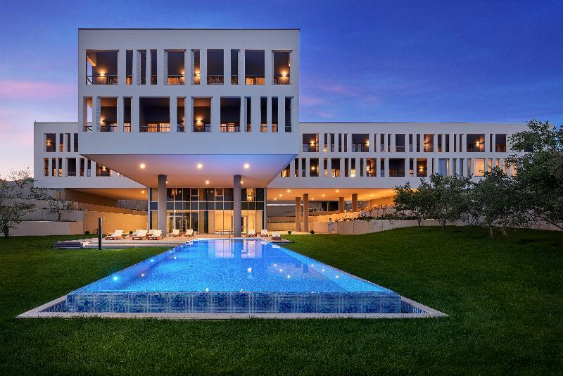 בית מלון כפרי Salona Palace