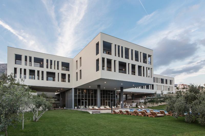 בית מלון כפרי Salona Palace