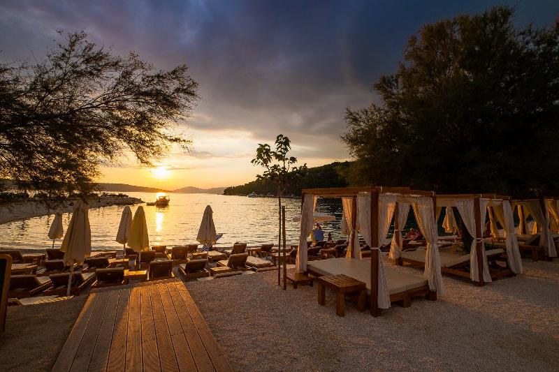 בית מלון כפרי Salona Palace