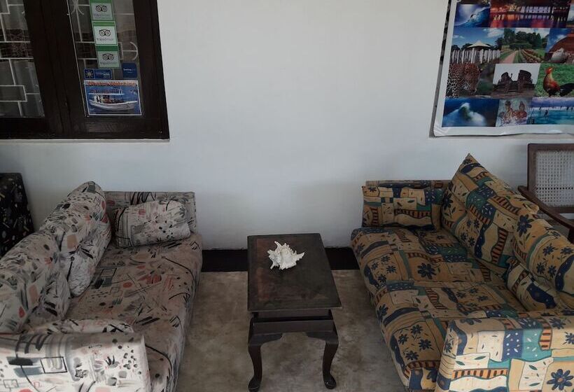 فندق Sea Front Hikkaduwa