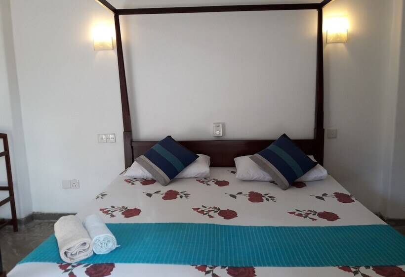 فندق Sea Front Hikkaduwa