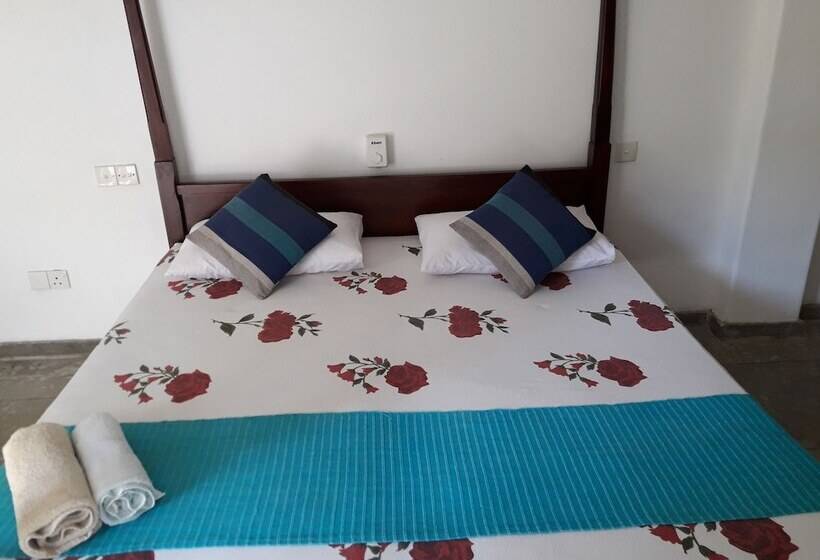 فندق Sea Front Hikkaduwa