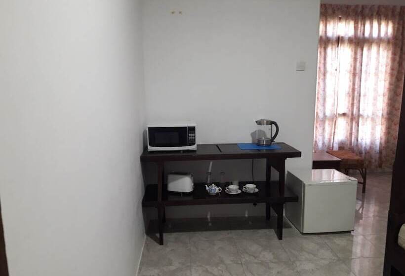 فندق Sea Front Hikkaduwa