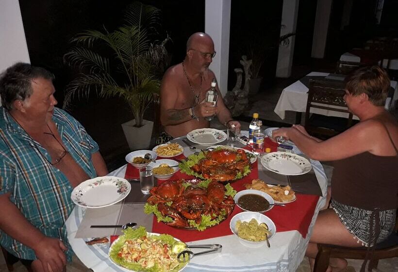 فندق Sea Front Hikkaduwa